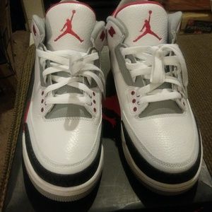 DS Retro Air Jordan 3 "Fire Red"